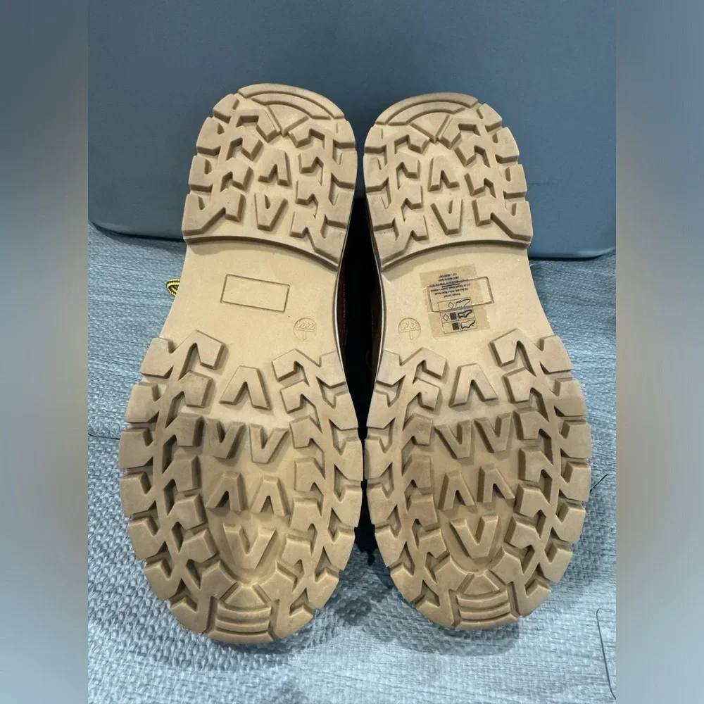 Kids insulated shoes size 2